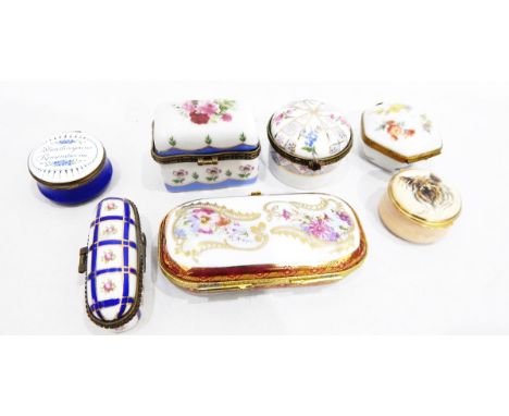 Quantity of porcelain and enamel trinket boxes (1 box) 