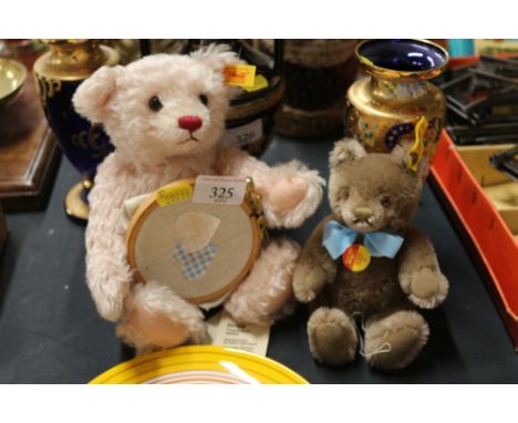 Two small Steiff Teddy bears