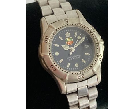 Ladies wristwatch with quartz movement. Black face model with rotating bezel,having sweeping second hand and date window, scr
