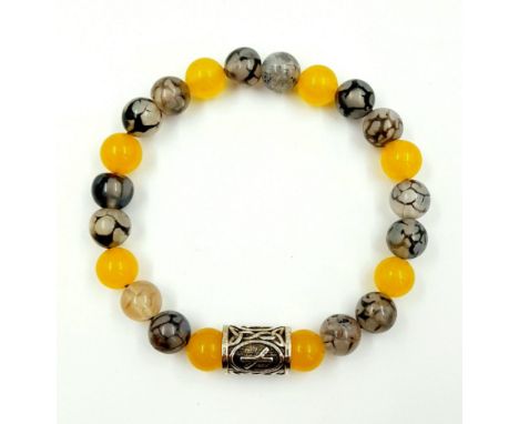 A Dragon Vein Agate and Mashan Jade Bead Expandable Bracelet. 