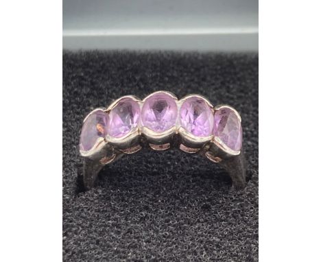 SILVER and AMETHYST RING having FIVE oval cut AMETHYST  gemstones set to top (2 carats total).Size L . 