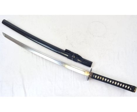 A Hand-Forged Tetsuyama Katana. Comes with a scabbard. Blade length - 74cm. 