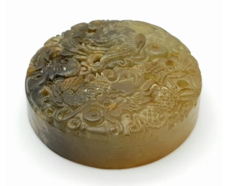 A VINTAGE NATURAL JADE CHINESE ENGRAVED MEDALLION. 72gms   5cms DIAMETER 