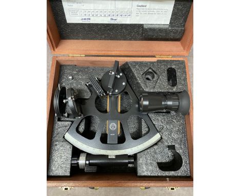 Freiberger Drum Sextant - Split View   A top of the range sextant, ideal for commercial sailing use. This is a traditional in