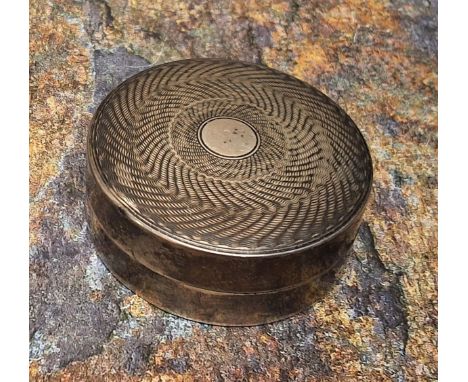A George V silver circular snuff box and cover, engine turned, 5.25cm diam, Birmingham 1920, 44g 