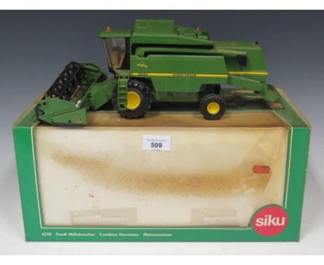 A Siku 4250 Fendt Mahdrescher Combine Harvester Scale Model Boxed 