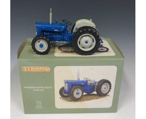 A Universal Hobbies Fordson Super Dexta Roadless Scale Model Tractor 1/16 Boxed 