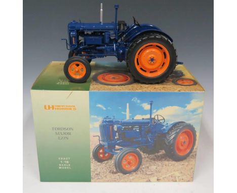 A Universal Hobbies Fordson Major E27N Scale Model Tractor 1/16 Boxed 