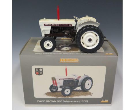 A Universal Hobbies David Brown 990 Selectamatic 1966 Scale Model Tractor 1/16 Boxed 