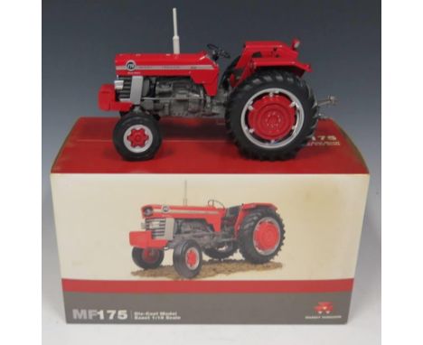 A Universal Hobbies Massey Ferguson MF175 Scale Model Tractor 1/16 Boxed 