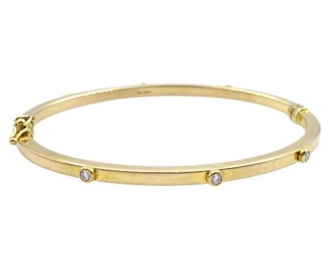 9ct gold cubic zirconia hinged bangle, hallmarkedCondition Report:Approx 5.3gm, inner circumference3 = 18cm, overall good con