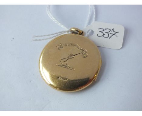 18ct gold locket bearing Gaelic motto and crest 13g  