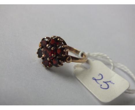 9ct garnet cluster ring approx size L  2.8g inc   