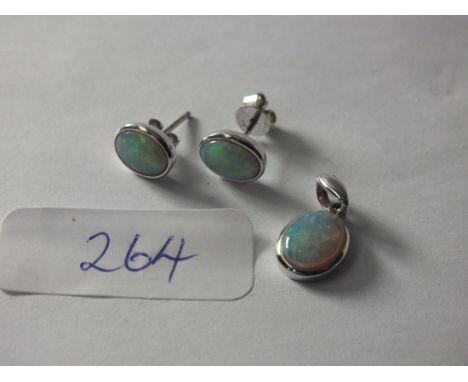 18ct white gold opal pendant and earrings  en suite        