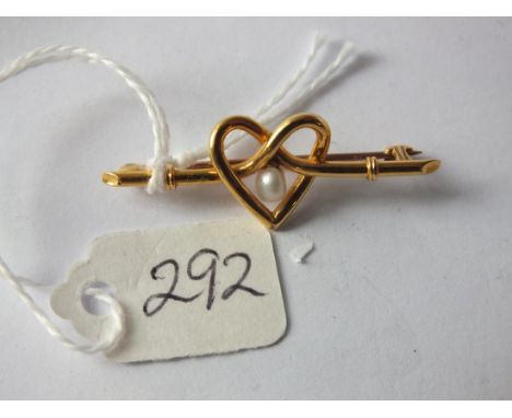 15ct gold heart brooch set with a pearl 2.7g inc   