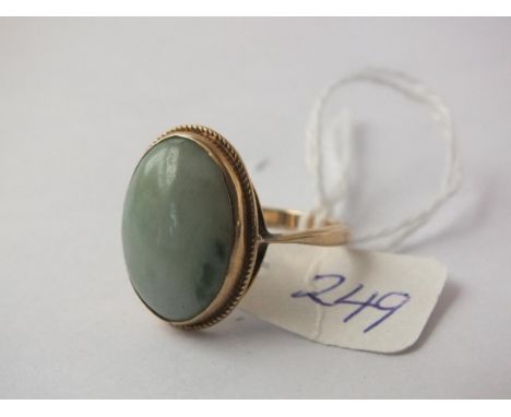 9ct oval greenstone dress ring  approx size Q        