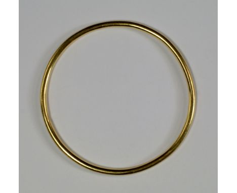 An 18ct gold bangle, of plain solid tubular form, approx 6.2cm internal diameter, approx 19.4g. CONDITION REPORT: Good condit