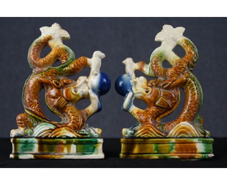 A pair of Chinese ceramic dragons finished in a Sancai glaze. Possibly bookends. H.20 W.13 D.4 cm. 