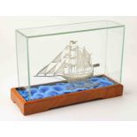 800er Silber Schiff in Vitrine