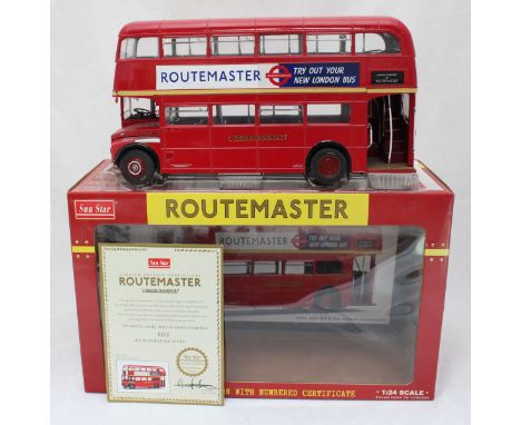 Sunstar large scale die cast model Routemaster Bus, London Transport Livery, reference 2901: RM8 VLT8 "The Original Routemast