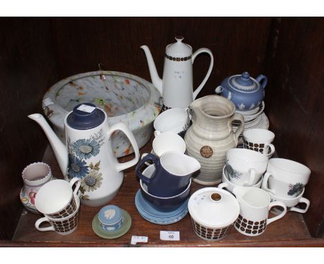 SECTION 40. A selection of various ceramics, including two tea sets, one being by Royal Tuscan, together with a small Poole p