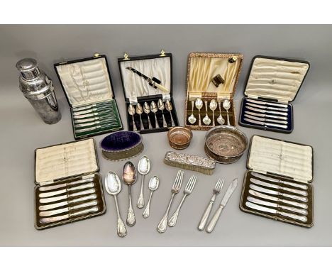 A small collection of silver and silver plated items - including two cased sets of 6 George V silver-handled butter knives, M