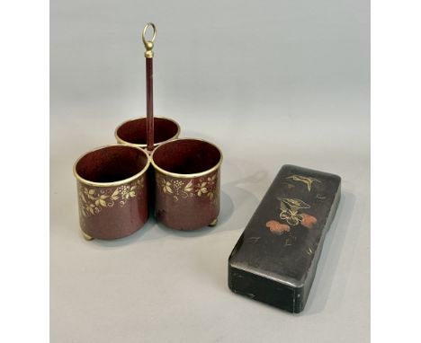 A tole ware style painted metal cutlery / utensil stand - in the 19th century style, with three compartments painted in mottl