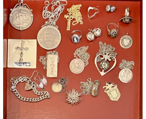 A small collection of sterling silver and white metal jewellery - including a Queen Victoria 1889 silver crown pendant; four 