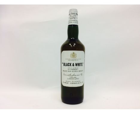 BLACK & WHITE SPRING CAP
Blended Scotch Whisky
26 2/3 fl.oz. 70° proof. CONDITION REPORT: Good