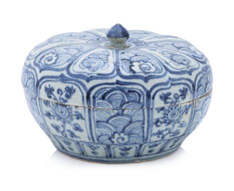 A BLUE AND WHITE CIRCULAR BOX AND COVER WITH LINER
Ming Dynasty, the cover moulded with lobed panels of waves and stylised mo