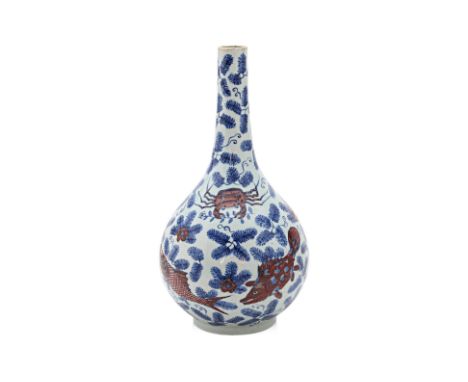 AN UNDERGLAZE BLUE AND RED PORCELAIN BOTTLE VASE
In the Kangxi style, likely 19th/20th Century, the spherical body rising to 