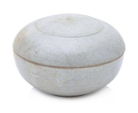 A VIETNAMESE WHITE GLAZED CIRCULAR BOX AND COVER
14th-15th Century, a greyish-white glazed box with tiered domed cover, inscr