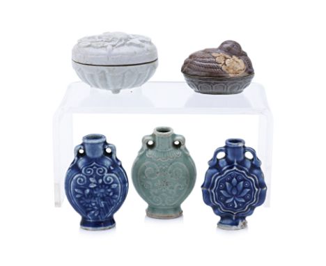 A GROUP OF ASSORTED PORCELAIN ITEMS
19th Century or earlier, a qingbai box and fish decorated cover, a duck shaped box and co
