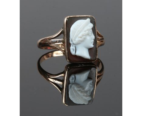 A 9ct gold hardstone cameo ring set on split shoulders, size R1/2.