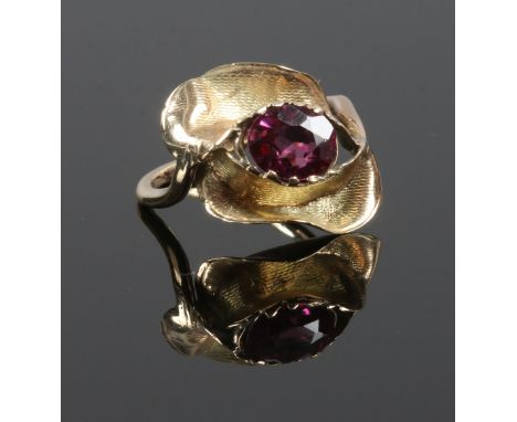 A Modernist 1970s style 9ct gold and rhodalite garnet ring. Size H.