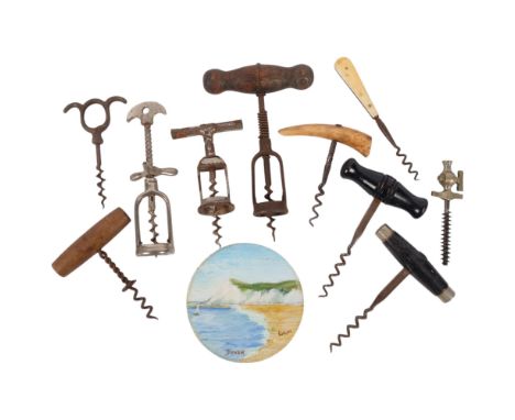 A collection of Vintage corkscrews, including a horn-handled example, 10cm