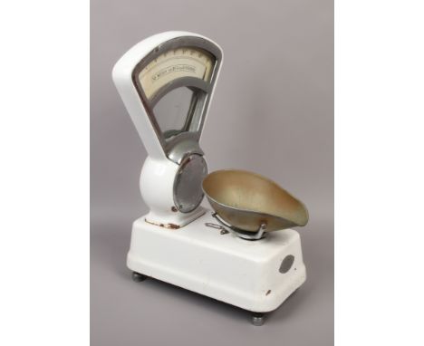 A set of vintage enamel shop weighting scales, Mordue Bros.