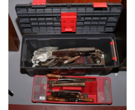 A 26 inch plastic tool box and contents of various tools, hammer, chisels, grips and saws etc.