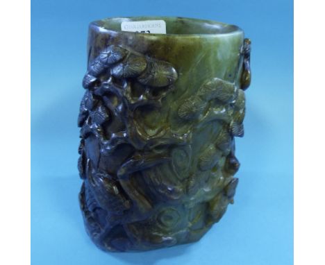 A Chinese jade brush pot, carved birds amongst foliage (a.f.), 14 cm high Condition report Report by RB

Probably 20th centur