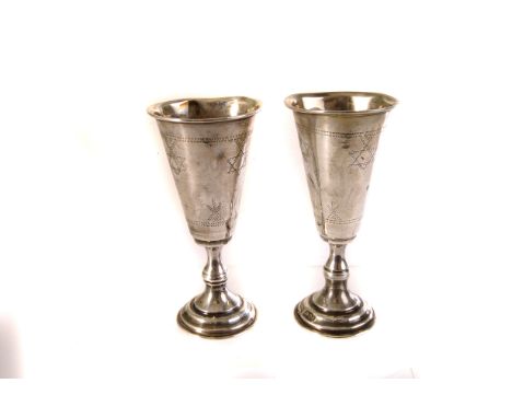 A pair of George V silver kiddish cups, marked London 1921 (2)