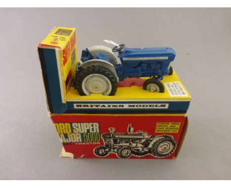 Boxed Britains 9527 Diesel Tractor Ford Super Major 5000 with inner display stand