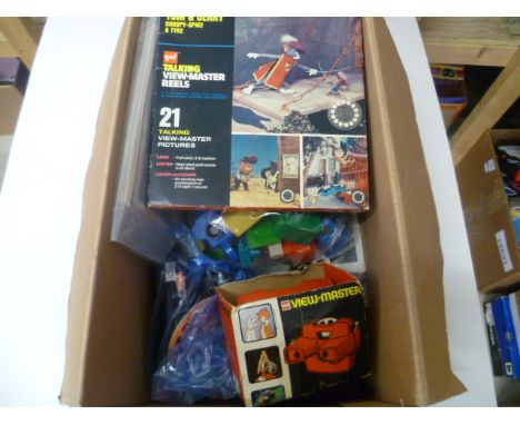 Collection of vintage toys and games mainly including original View Master's and slides