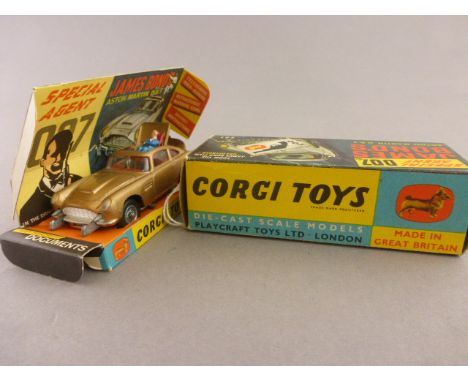 Boxed Corgi 261 James Bond 007 Aston Martin DB5 in x=excellent condition although the ejector seat does not sit down, with tw