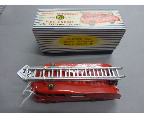 Boxed Dinky 955 Fire Engine with extending ladder VG with some paint chips