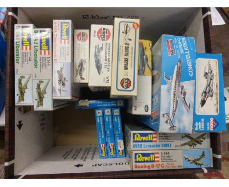 Fifteen vintage boxed model kits comprising of Revell x 9, Airfix x 3, Testors x 1, Monogram x 1 & Novo x .1 All appear compl