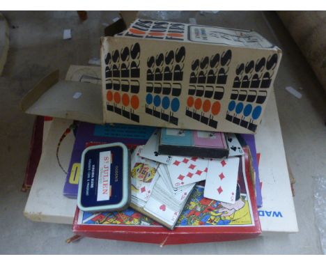 Seventeen boxed vintage jigsaw puzzles of various subjects including Victory, plus five boxed vintage games