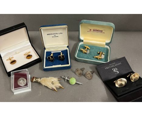 A selection of gents cufflinks and costume jewellery 