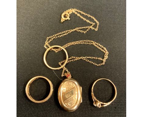 A 9ct gold Celtic knot band ring;  others,  oval locket pendant necklace, 10.3g gross (4) 