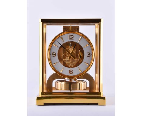 Jaeger-LeCoultre, Switzerland, um 1968 , Atmos vergoldetes und rundum verglastes Gehäuse, rundes Ziffernblatt mit weißer Minu