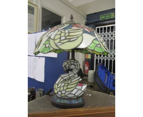 A modern Tiffany style lamp in the form of a swan, 20h